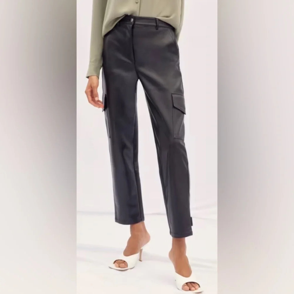 Wilfred Aritzia Modern Vegan Leather High rise Cargo Pants Sz 00